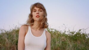 Lee más sobre el artículo Universidad de Harvard ofrecerá un curso de industria musical sobre Taylor Swift en 2024