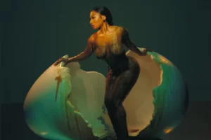 Lee más sobre el artículo Megan Thee Stallion sorprende a sus fans con el video musical de su tema viral ‘Mamushi’
