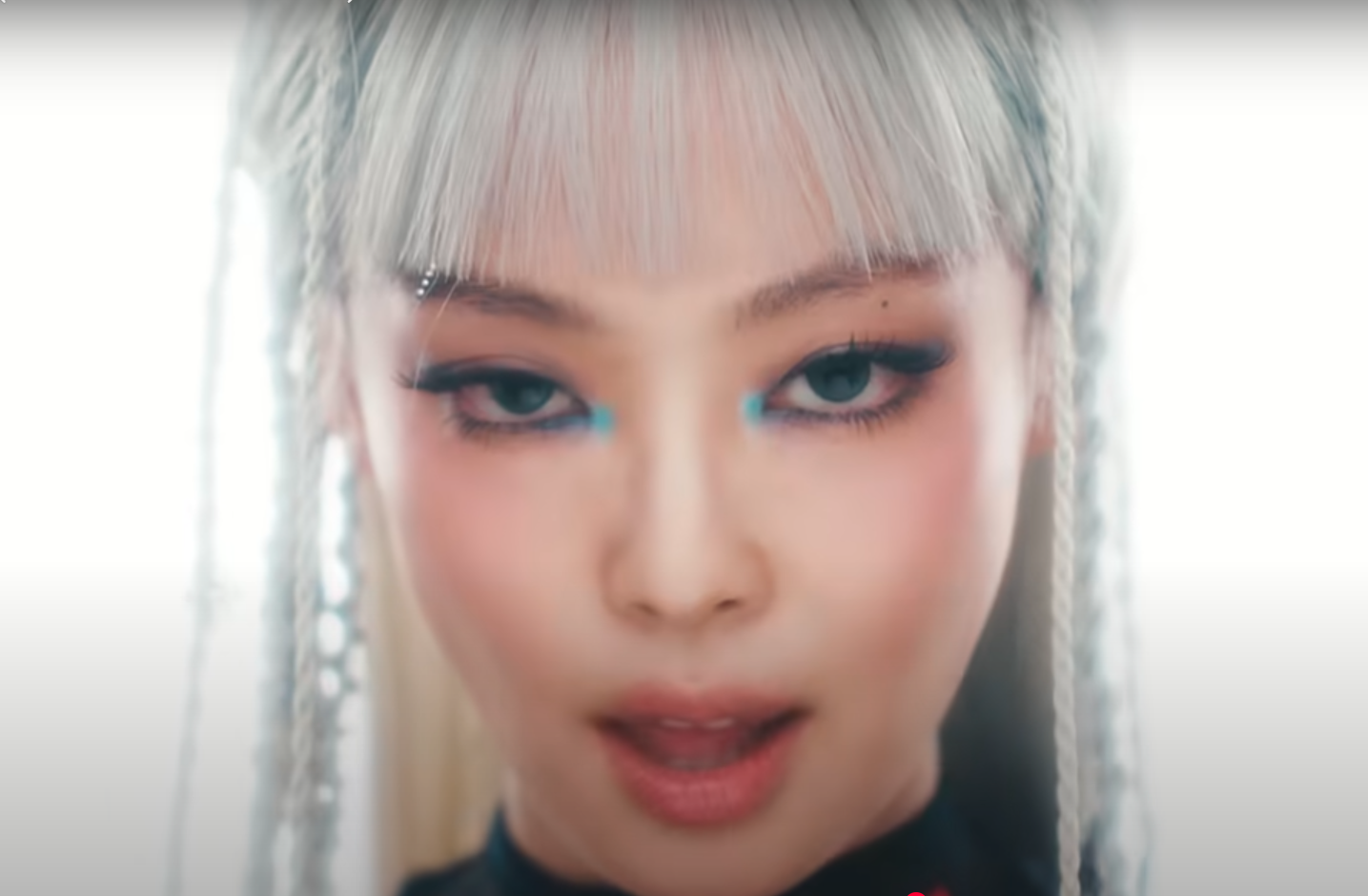 Lee más sobre el artículo Jennie de BLACKPINK sorprendió a sus seguidores con el video musical de su nueva canción ‘ZEN’